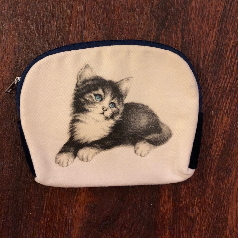 Kitty cat pouch